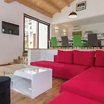 Dora In Istria Kids Friendly With Private Pool And Playground For 10 Persons ヴィラ