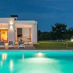 ヴィラ Dora In Istria Kids Friendly With Private Pool And Playground For 10 Persons *