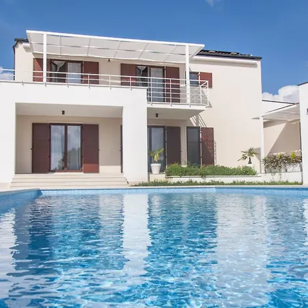 Villa Dora In Istria Kids Friendly With Private Pool And Playground For 10 Persons *
