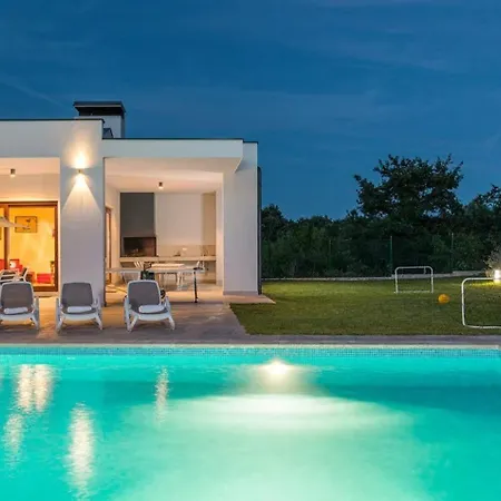 Vila Dora In Istria Kids Friendly With Private Pool And Playground For 10 Persons *