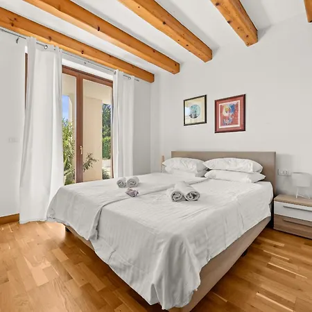 Vila Dora In Istria Kids Friendly With Private Pool And Playground For 10 Persons *
