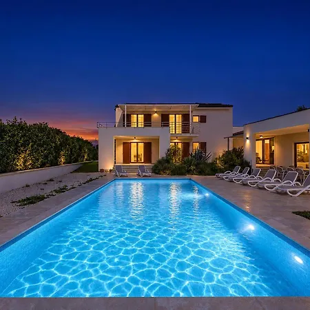 Vila Dora In Istria Kids Friendly With Private Pool And Playground For 10 Persons Svetvincenat
