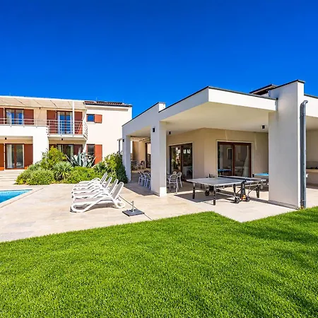 Dora In Istria Kids Friendly With Private Pool And Playground For 10 Persons Svetvincenat
