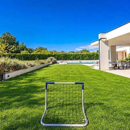 Dora In Istria Kids Friendly With Private Pool And Playground For 10 Persons * Svetvincenat