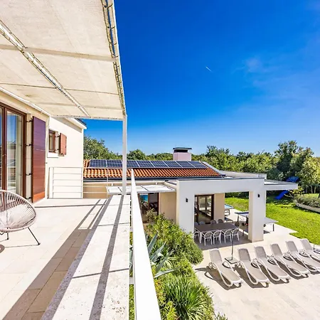 Dora In Istria Kids Friendly With Private Pool And Playground For 10 Persons Vila Svetvincenat